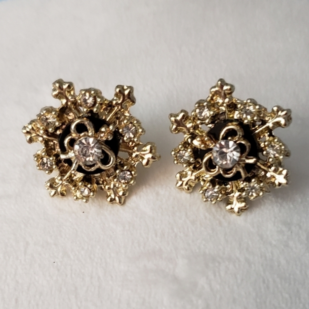 Elegant Gold Tone Flir De Le Floral Earrings